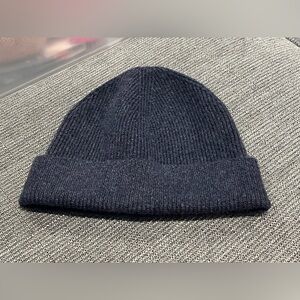D04.4 J. Crew Factory Supersoft Beanie BEAUTIFUL CONDITION